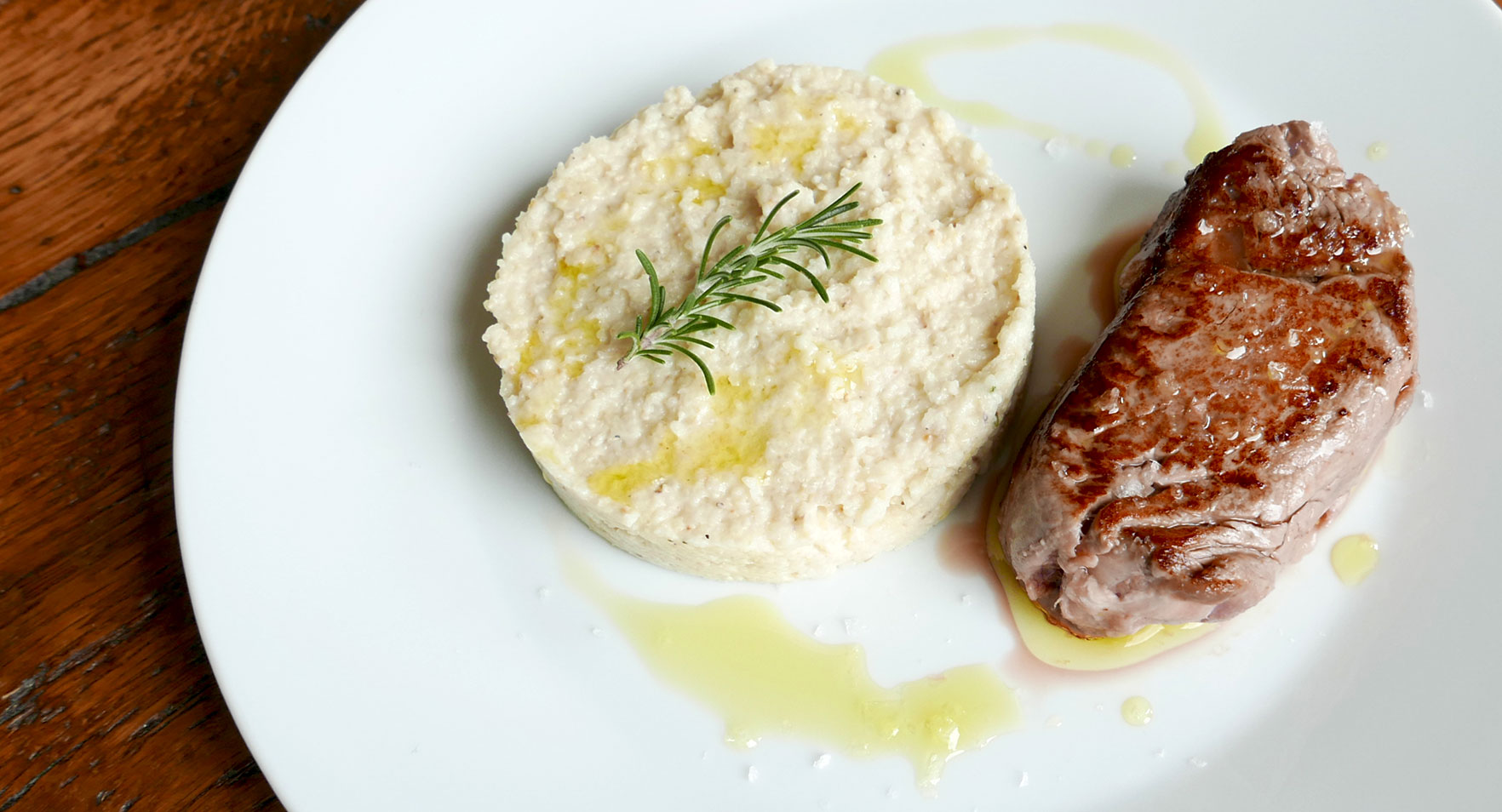 Sèmola de blat de moro cuita com a acompanyament o com a plat (polenta)